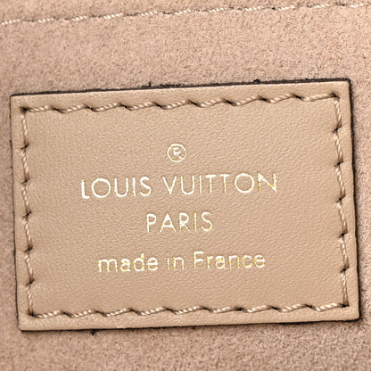 Louis Vuitton Empreinte Monogram Giant Onthego MM Tourterelle 6 of 13