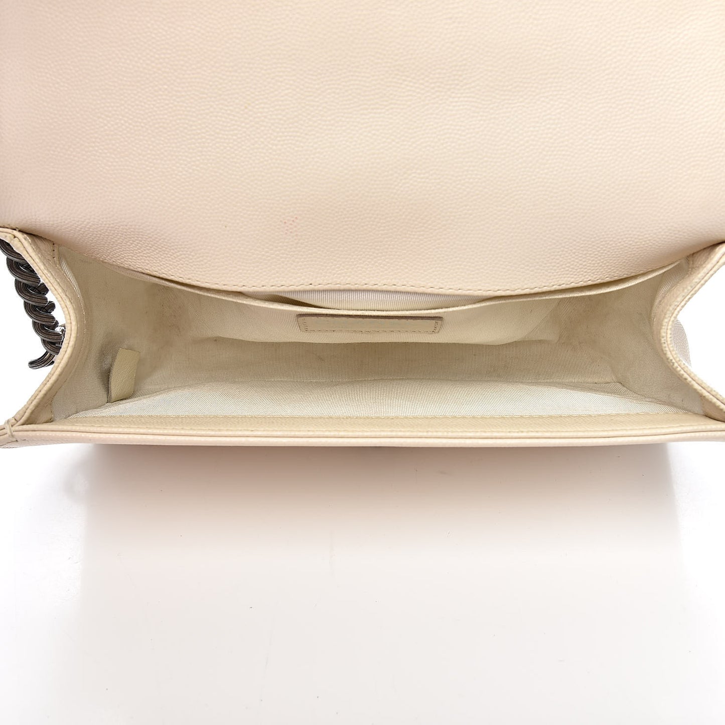 Caviar Quilted Medium Boy Flap Ivory