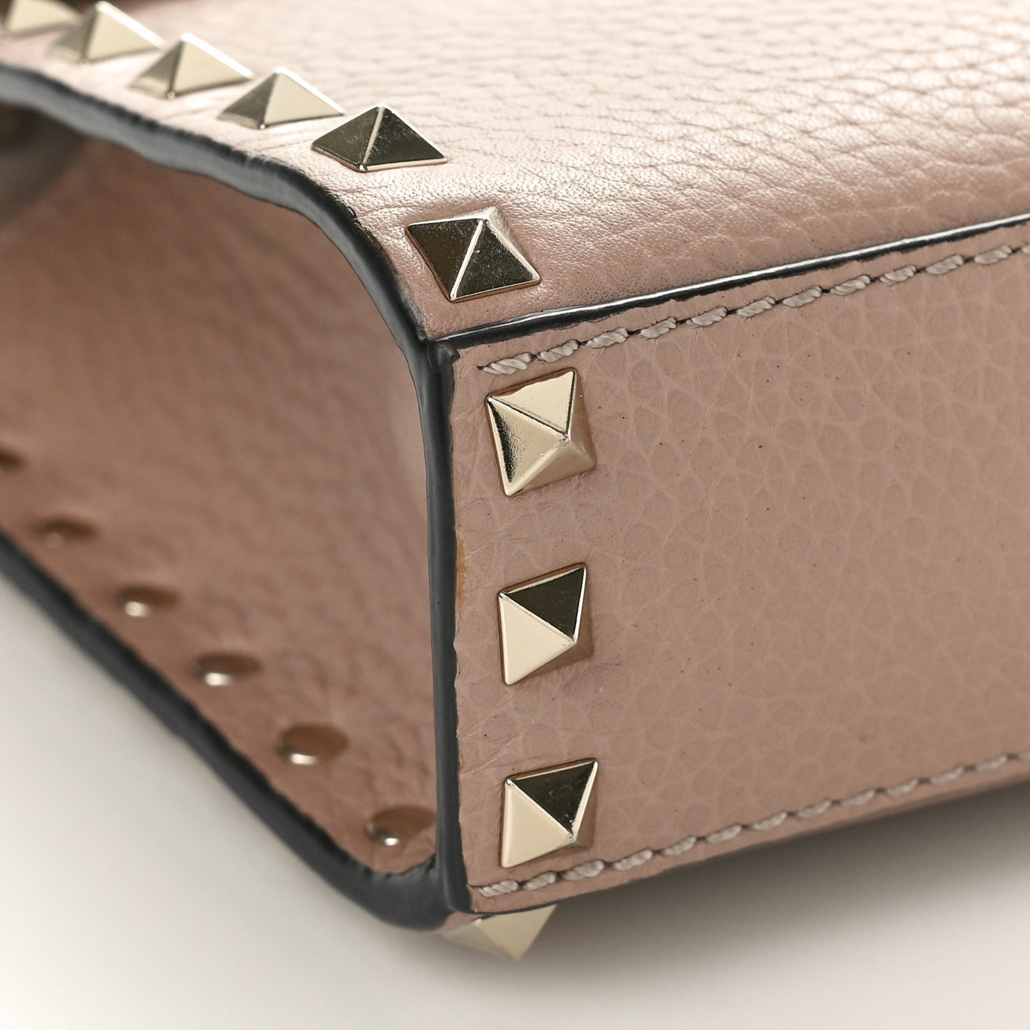 Pebbled Calfskin Medium Rockstud Flip Lock Crossbody Bag Poudre
