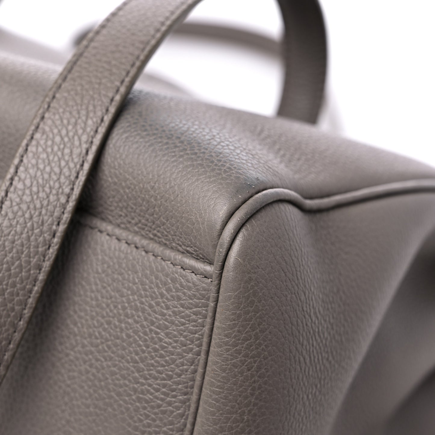Grained Calfskin Medium Soft 16 Bag Pebble