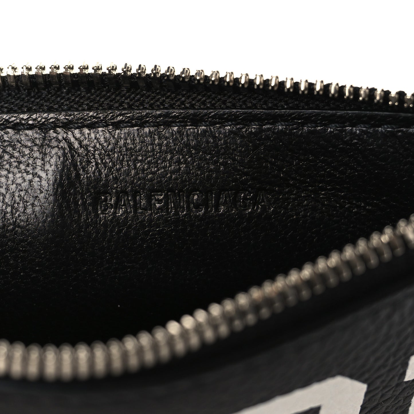 Grained Calfskin Logo Zip Card Holder Black