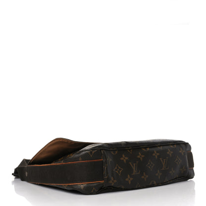 Louis Vuitton Monogram Beaubourg MM Messenger Bag 4 of 9