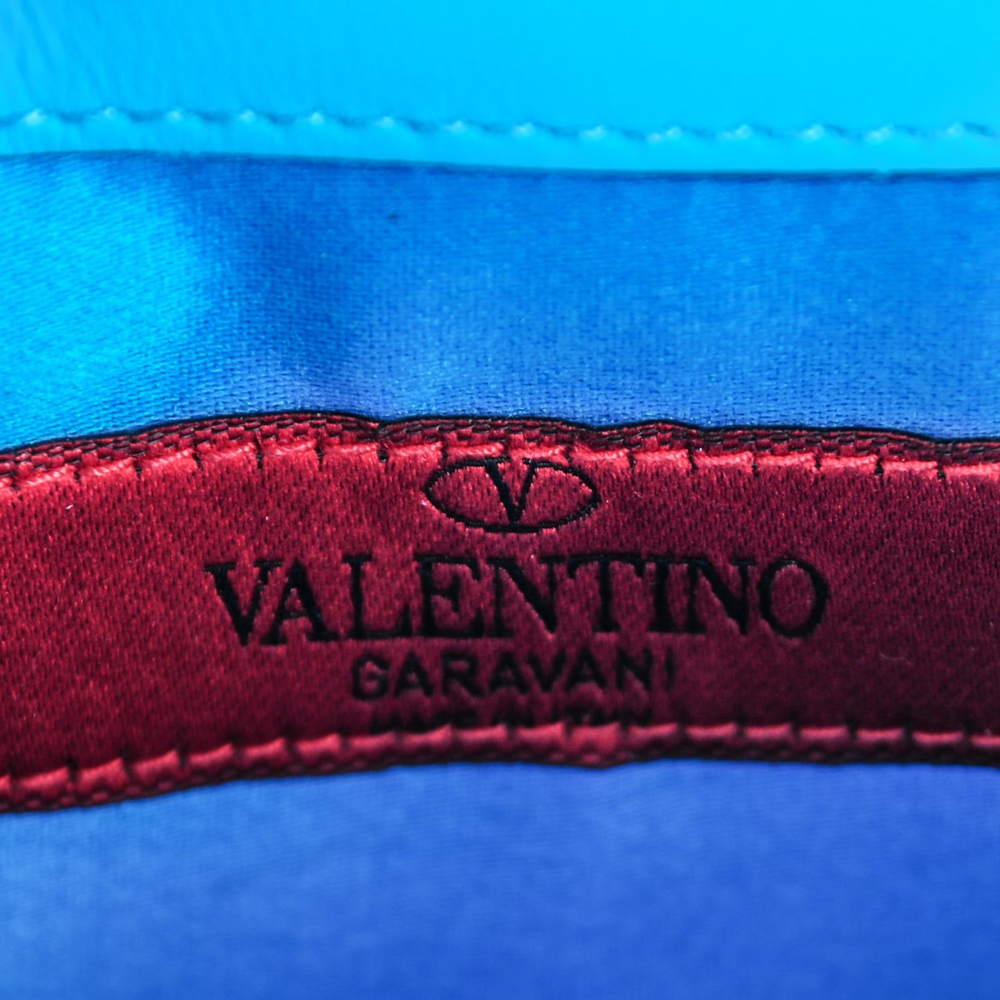 Calfskin Rockstud Wallet on Chain Parrot