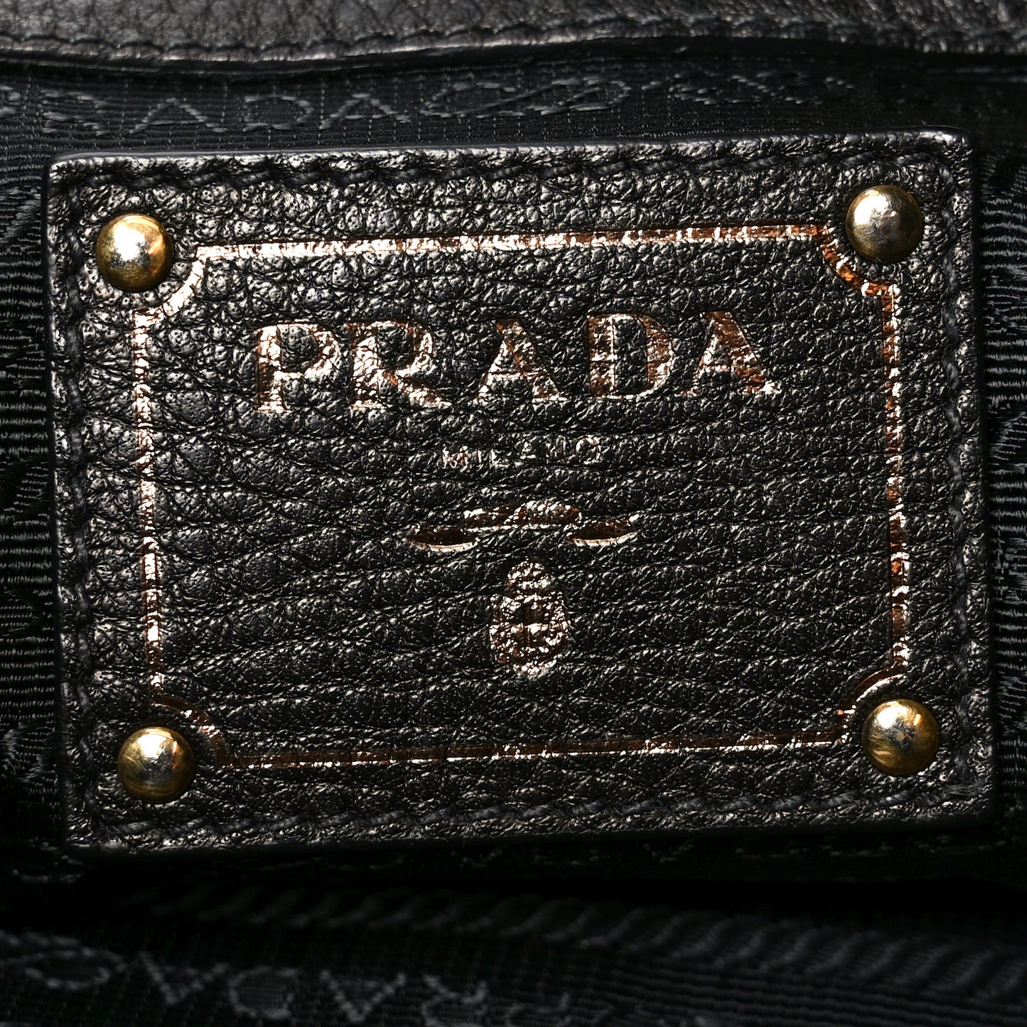 Vitello Daino Pushlock Tote Black