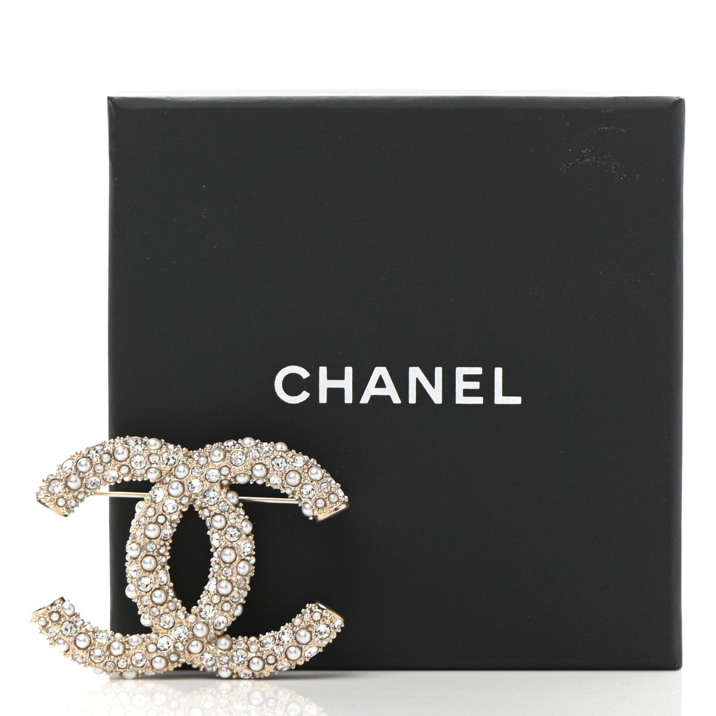 Crystal Pearl Caviar CC Brooch Gold