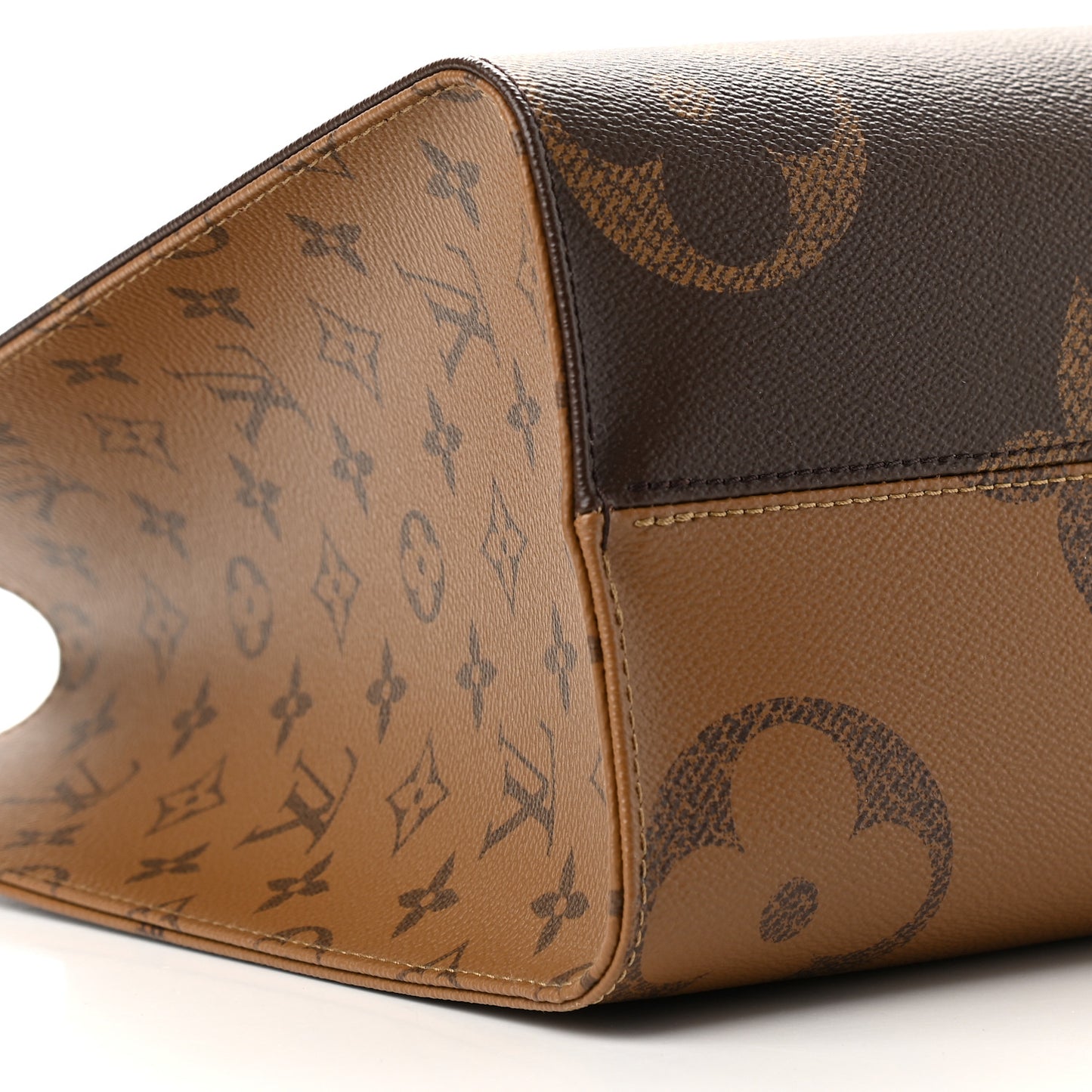 Reverse Monogram Giant Onthego MM