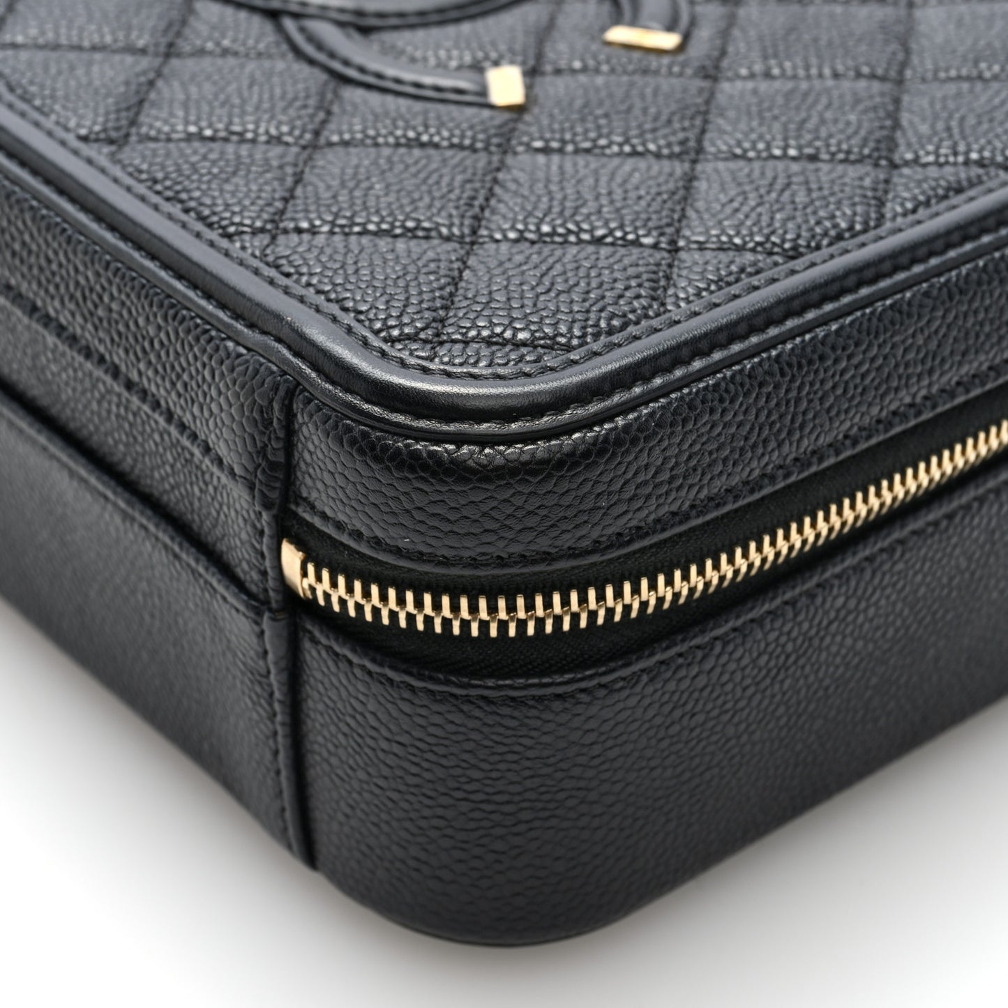 Caviar Quilted Medium CC Filigree Vanity Case Black