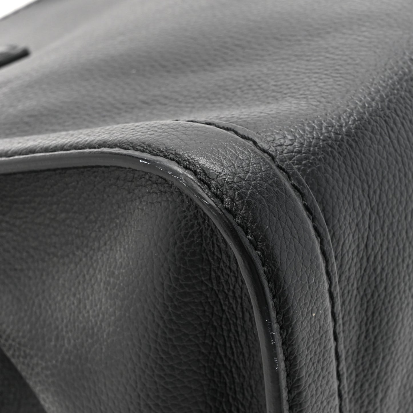 Pebbled Calfskin Small Skull Padlock Zip Around Tote Black