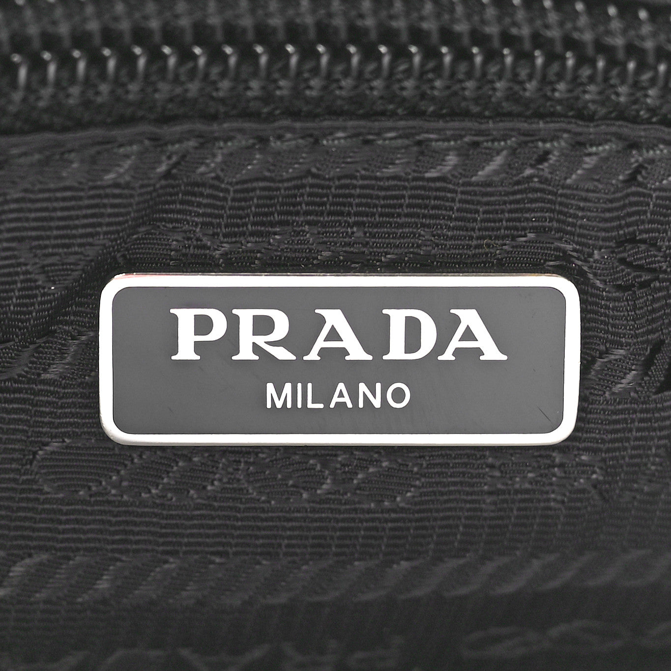 Re-Nylon Vela Pouch Black