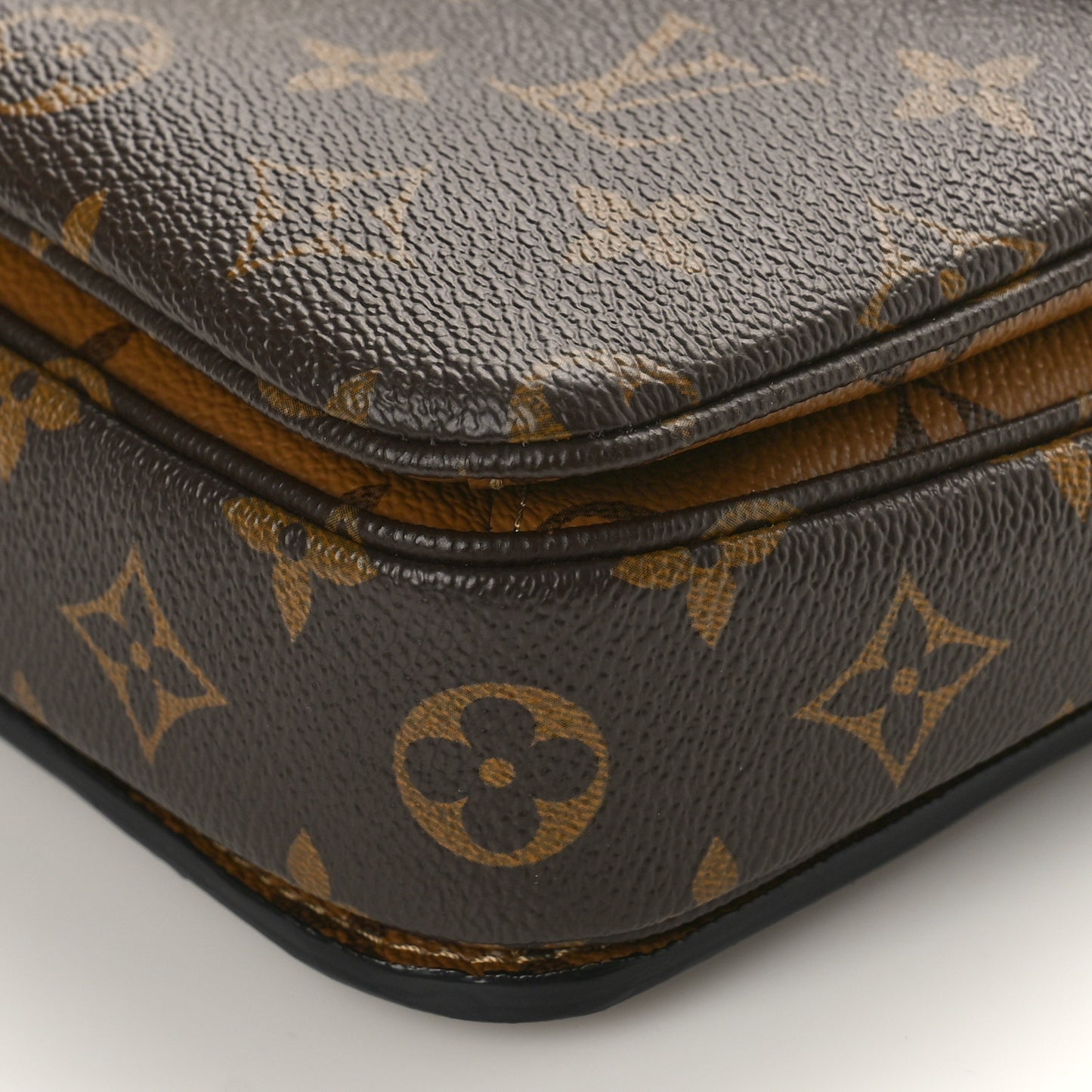 Reverse Monogram Pochette Metis