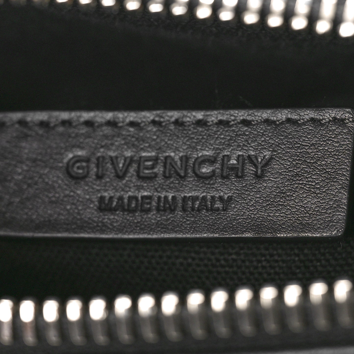 Calfskin Small Studded Antigona Beauty Wristlet Black