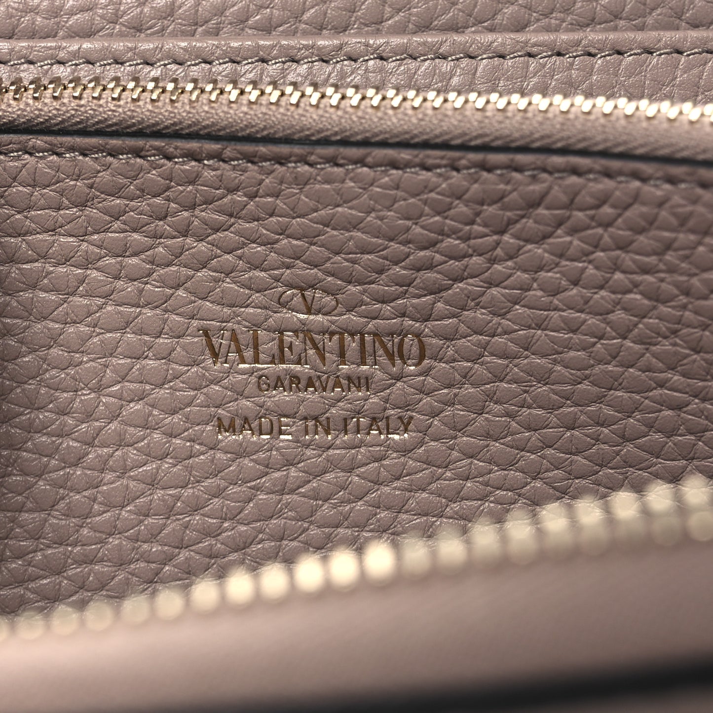 Pebbled Calfskin Rockstud Zip Around Wallet Poudre