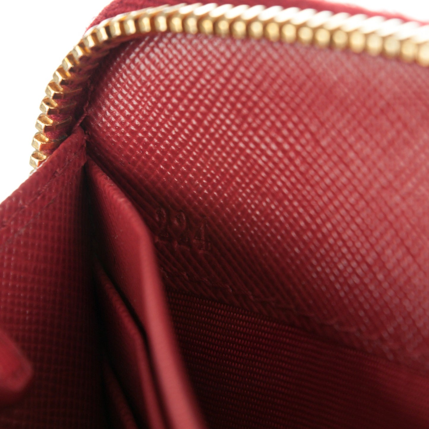 Saffiano Triangle Zip Around Wallet Fuoco