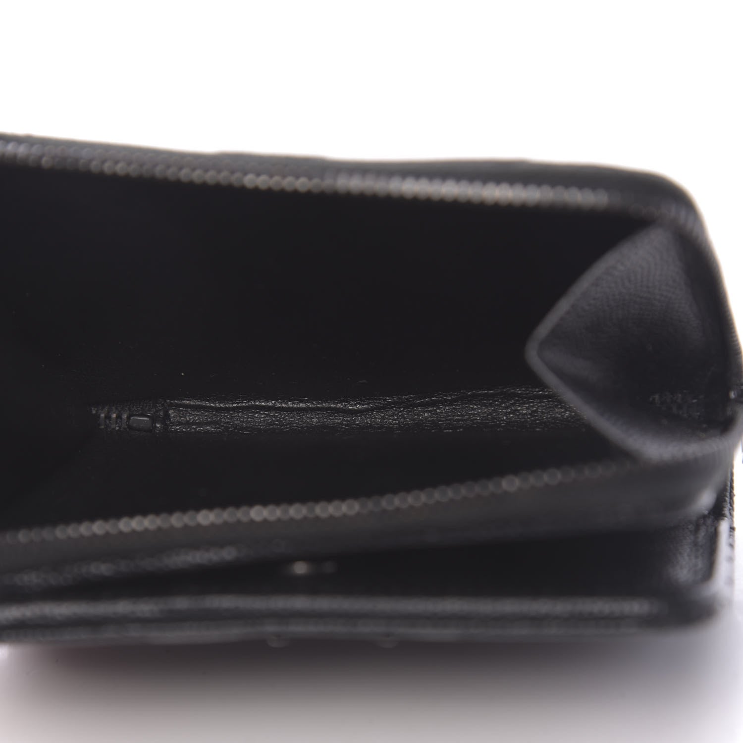 Saint Laurent Grain De Poudre Matelasse Chevron Monogram Compact Zip Around Wallet Black 8 of 15