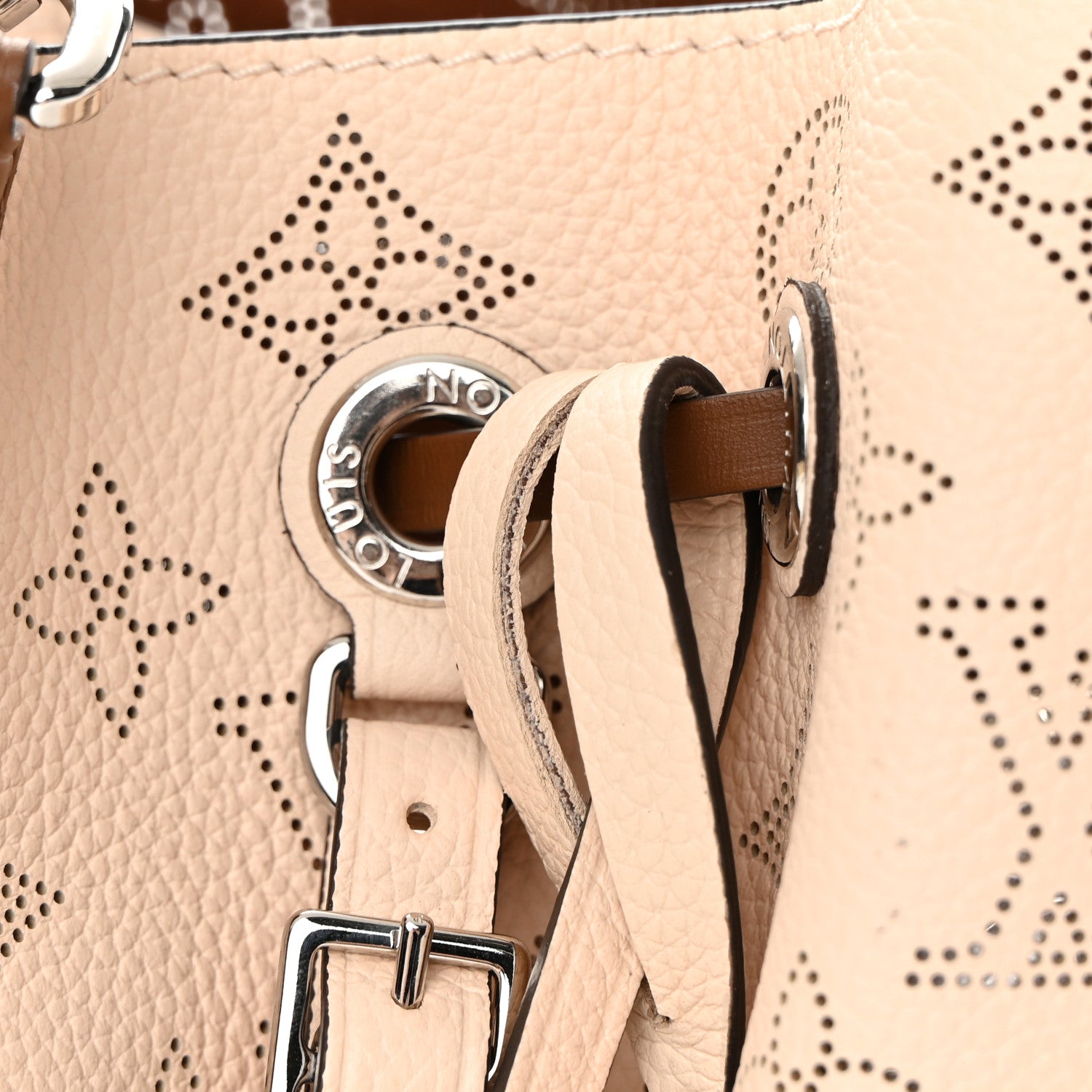 Louis Vuitton Mahina Muria Creme 10 of 10