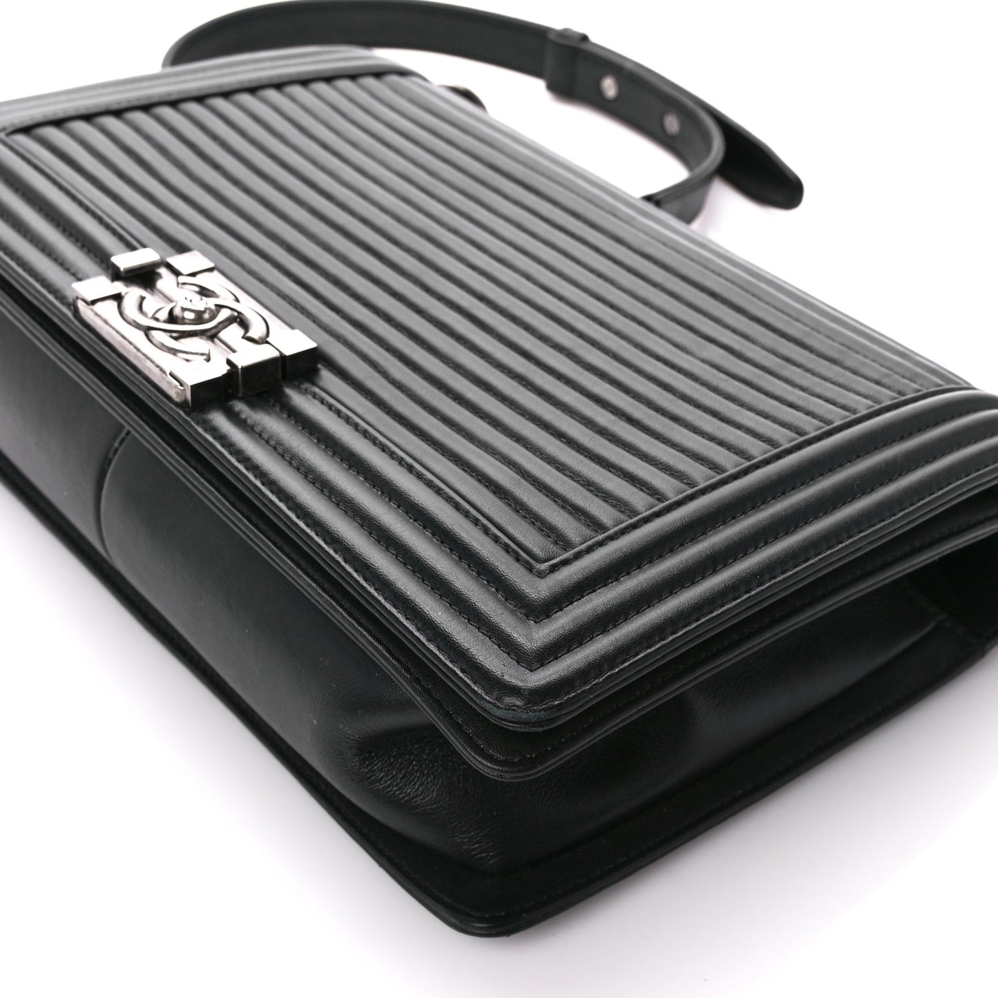 Calfskin Horizontal Quilted New Medium Boy Flap Black