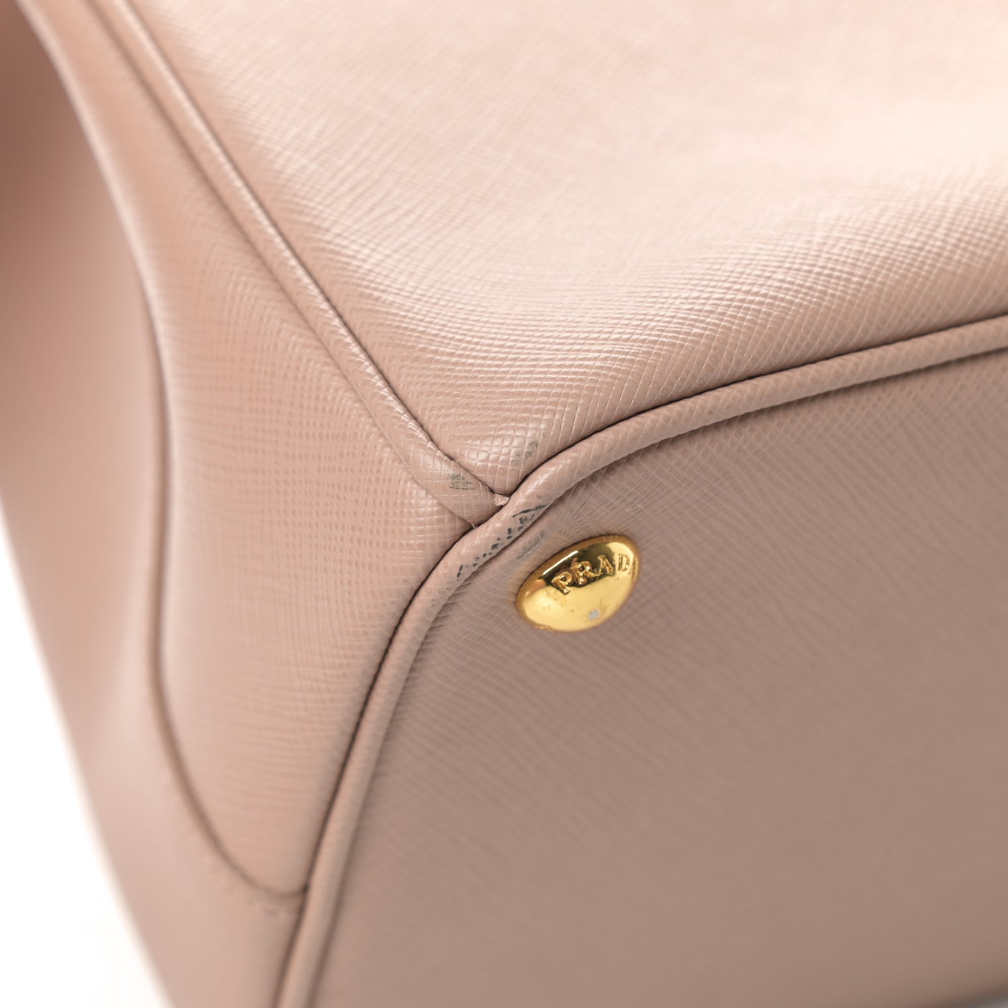 Saffiano Lux Medium Tote Cammeo