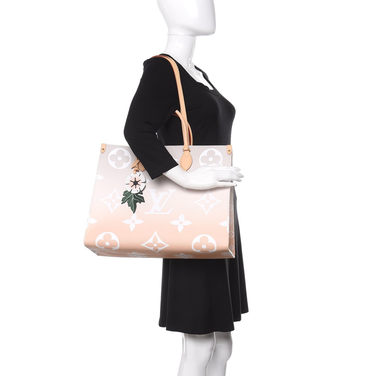 Louis Vuitton Monogram Giant By The Pool Onthego GM Brume 2 of 11