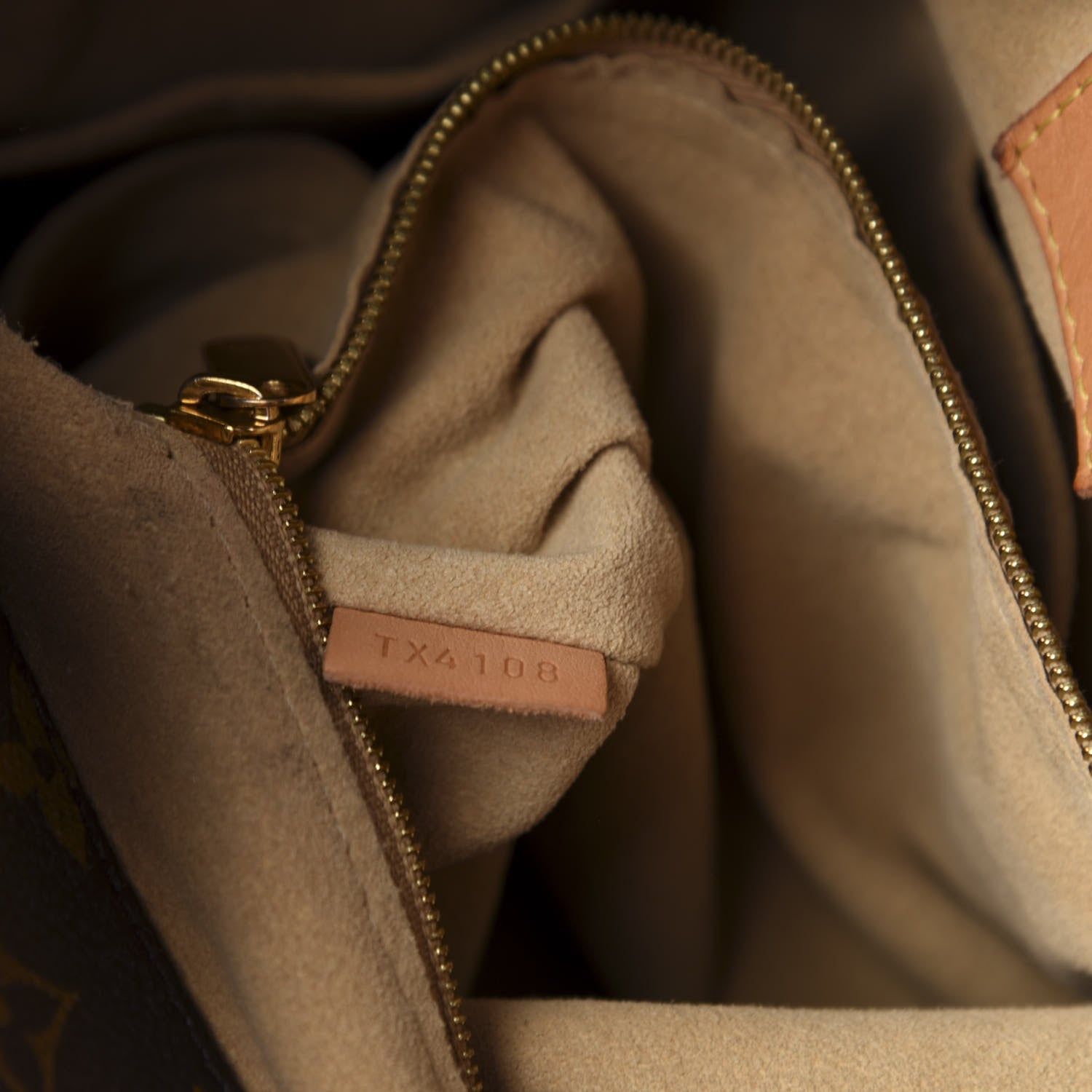 Louis Vuitton Monogram Artsy MM 7 of 13