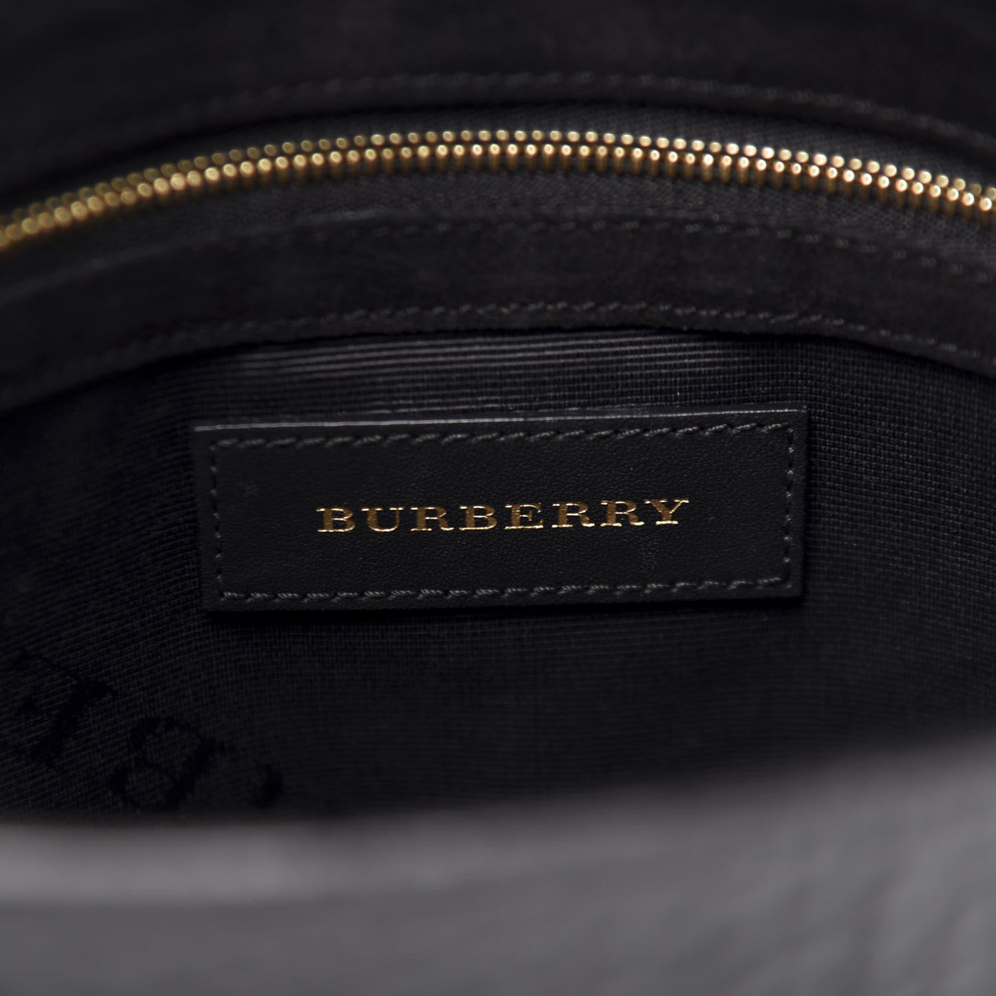 Signature Grain Medium Mildenhall Crossbody Bag Black