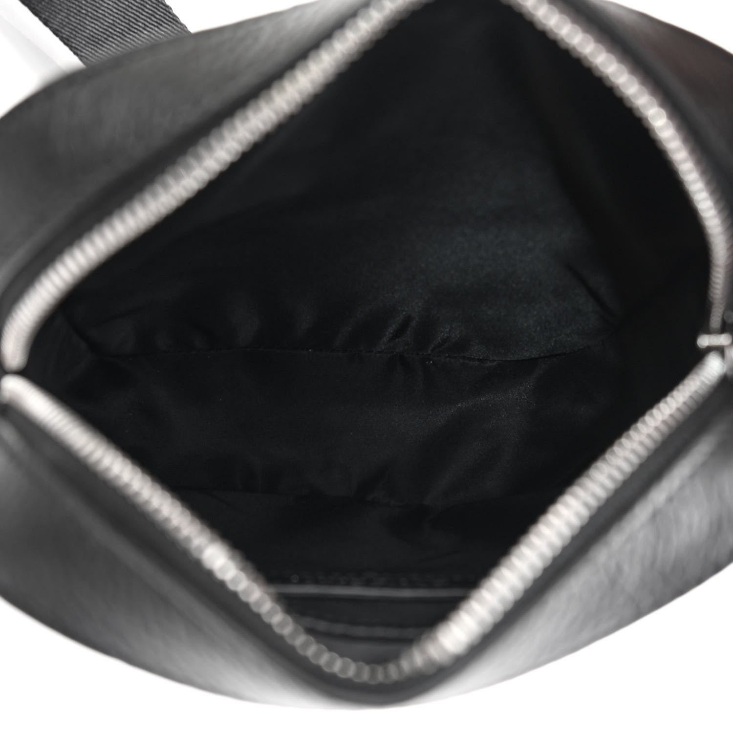 Burberry Pebbled Calfskin Logo Embossed Thornton Messenger Bag Black 5 of 11