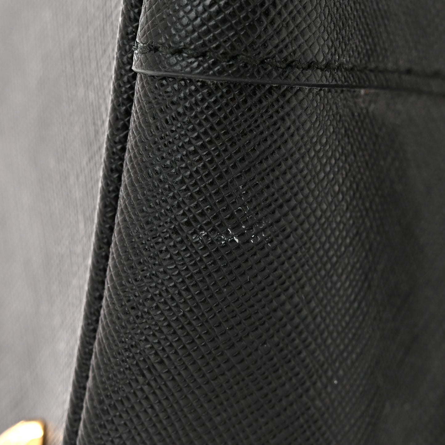 Saffiano Medium Galleria Double Zip Tote Black