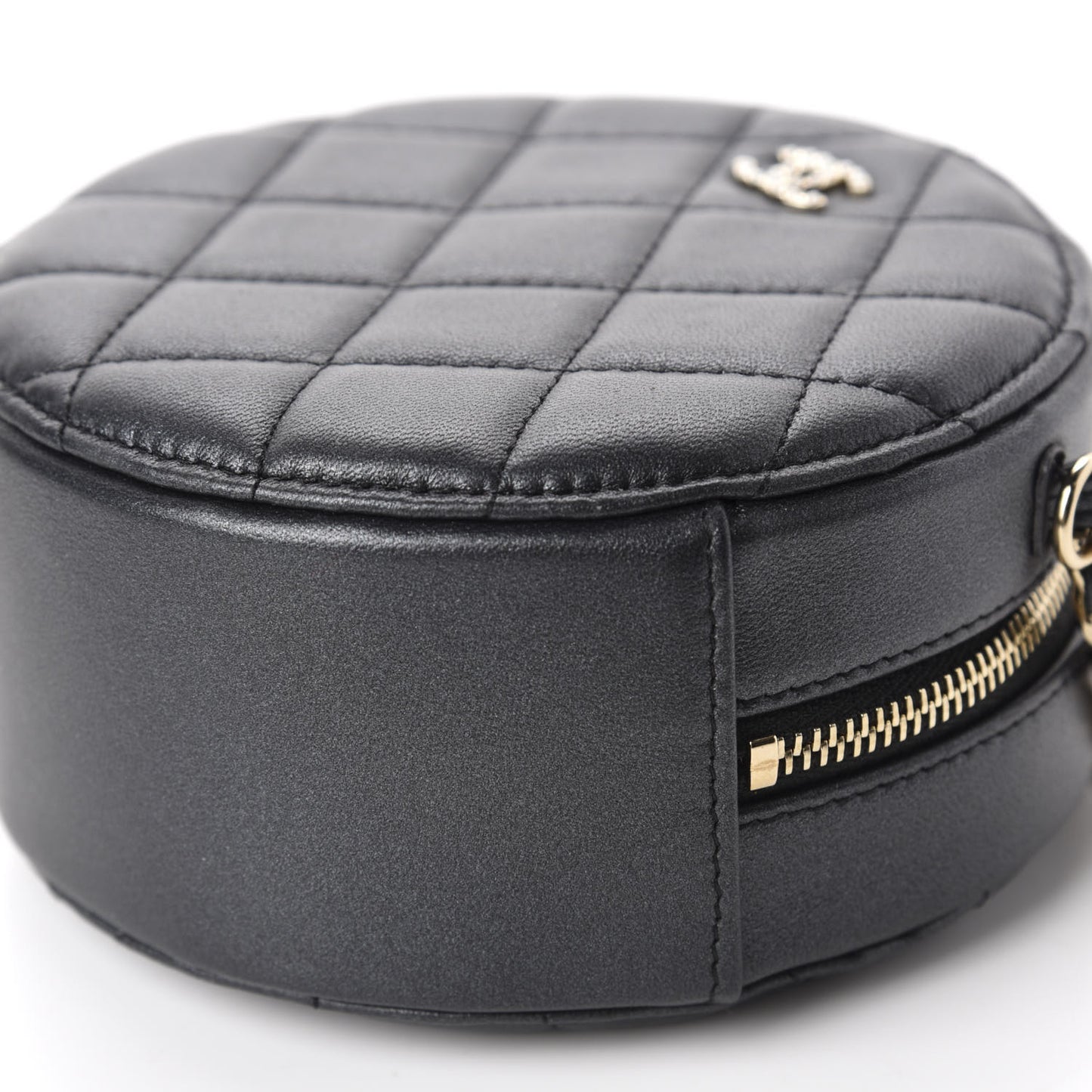 Iridescent Lambskin Quilted Pearl Round Clutch With Chain Black