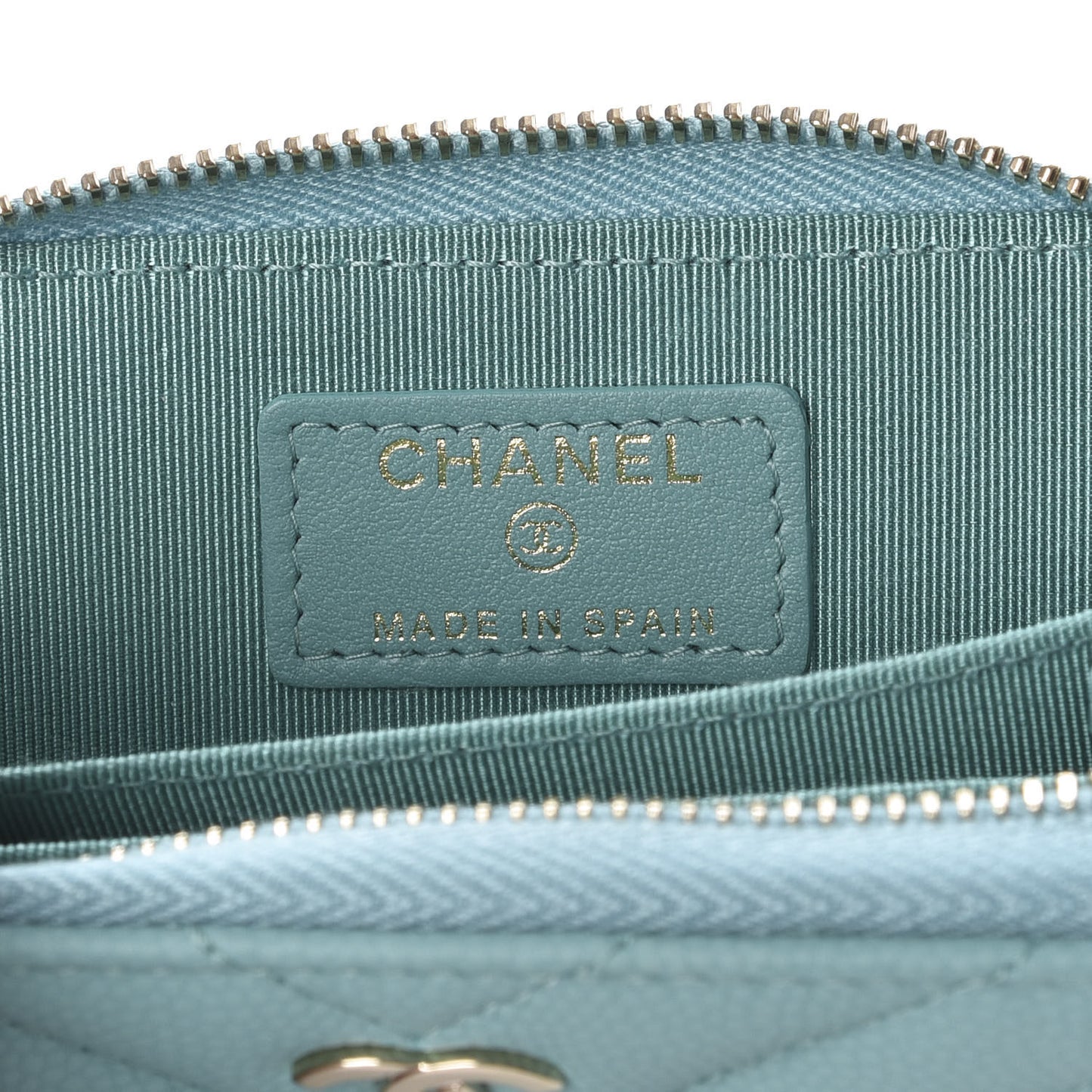 Caviar Flat Chevron Quilted Zip Coin Purse Green