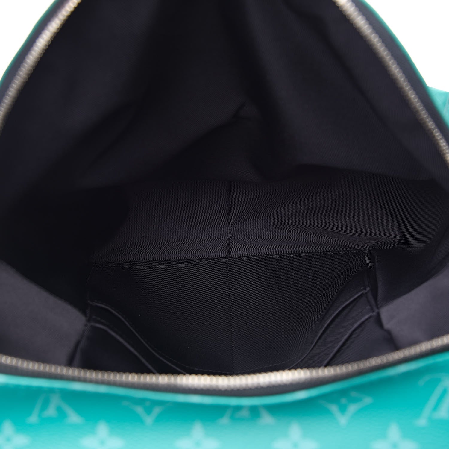 Louis Vuitton Taiga Monogram Discovery Backpack PM Vert 5 of 10