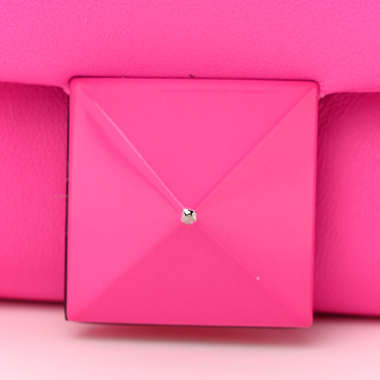 Nappa Lacquer Monochrome Roman Stud Wallet On Chain Pink PP
