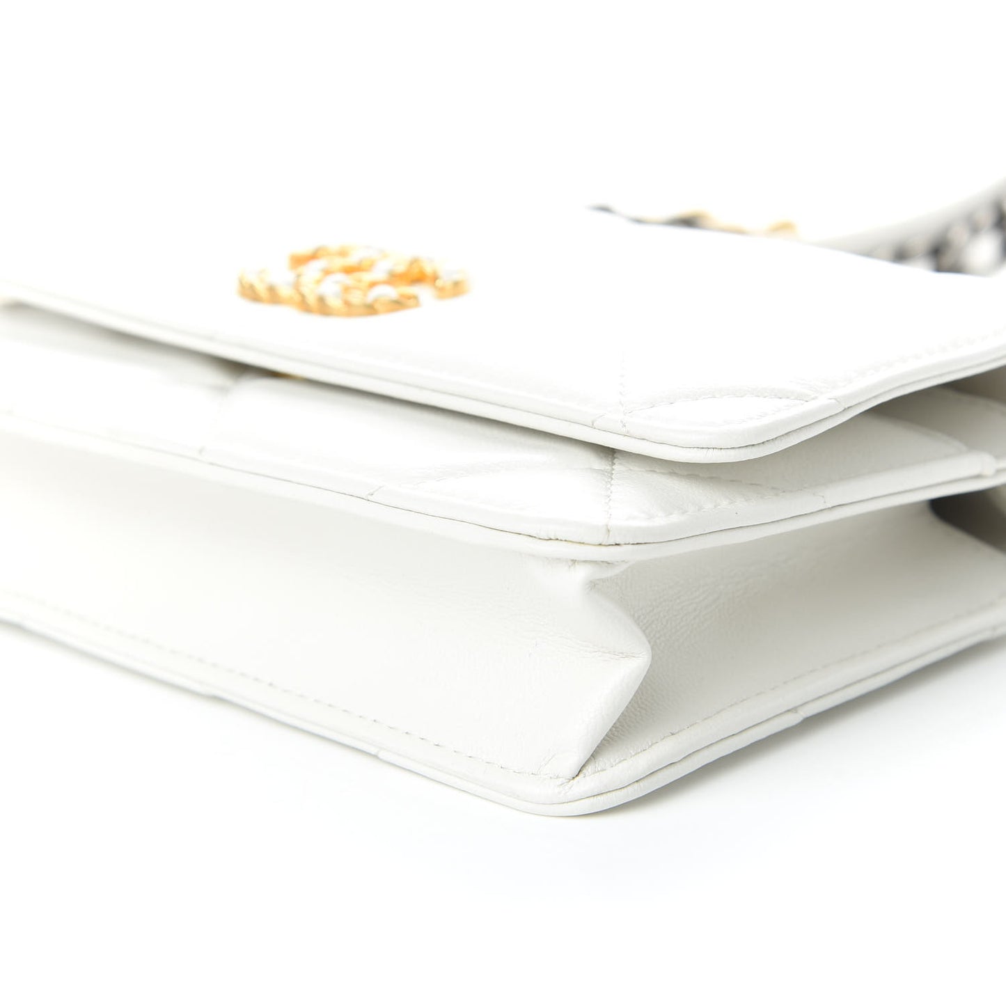 Shiny Goatskin Quilted 19 Wallet On Chain WOC White