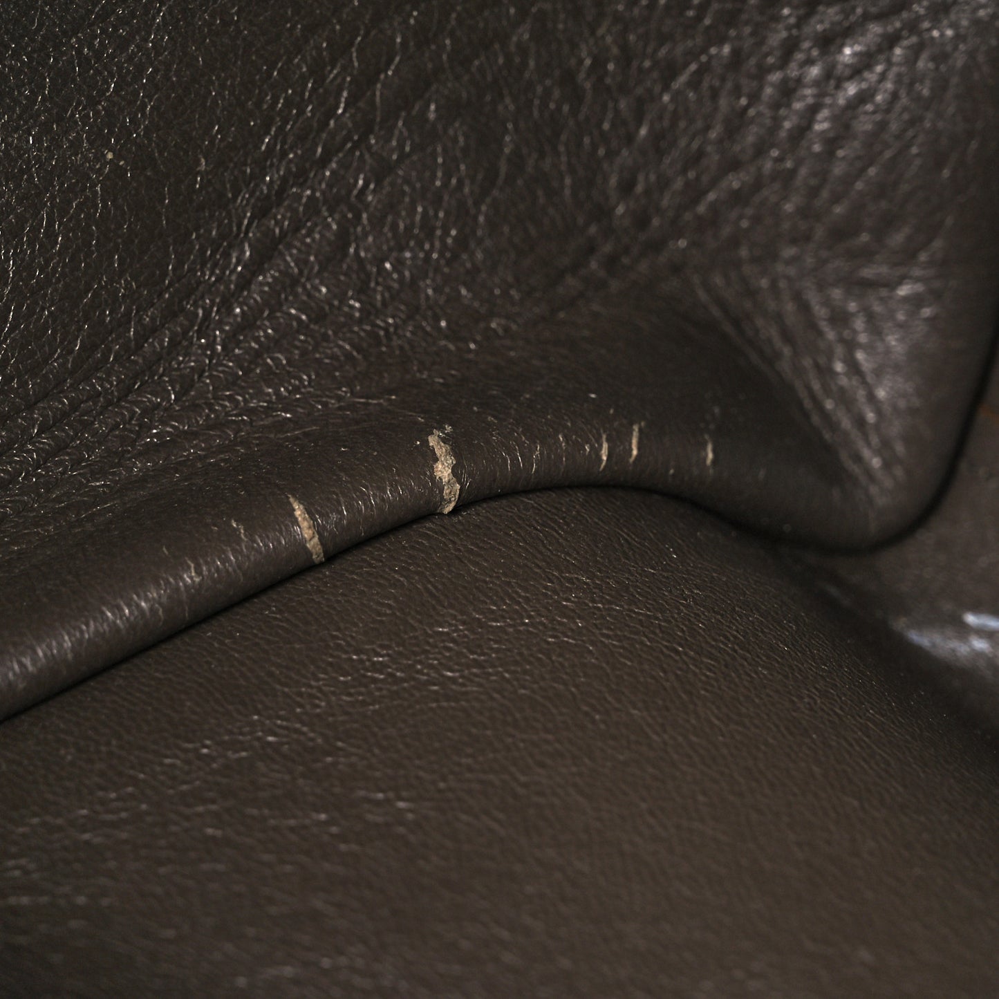 Drummed Calfskin Suede Medium Trapeze Souris