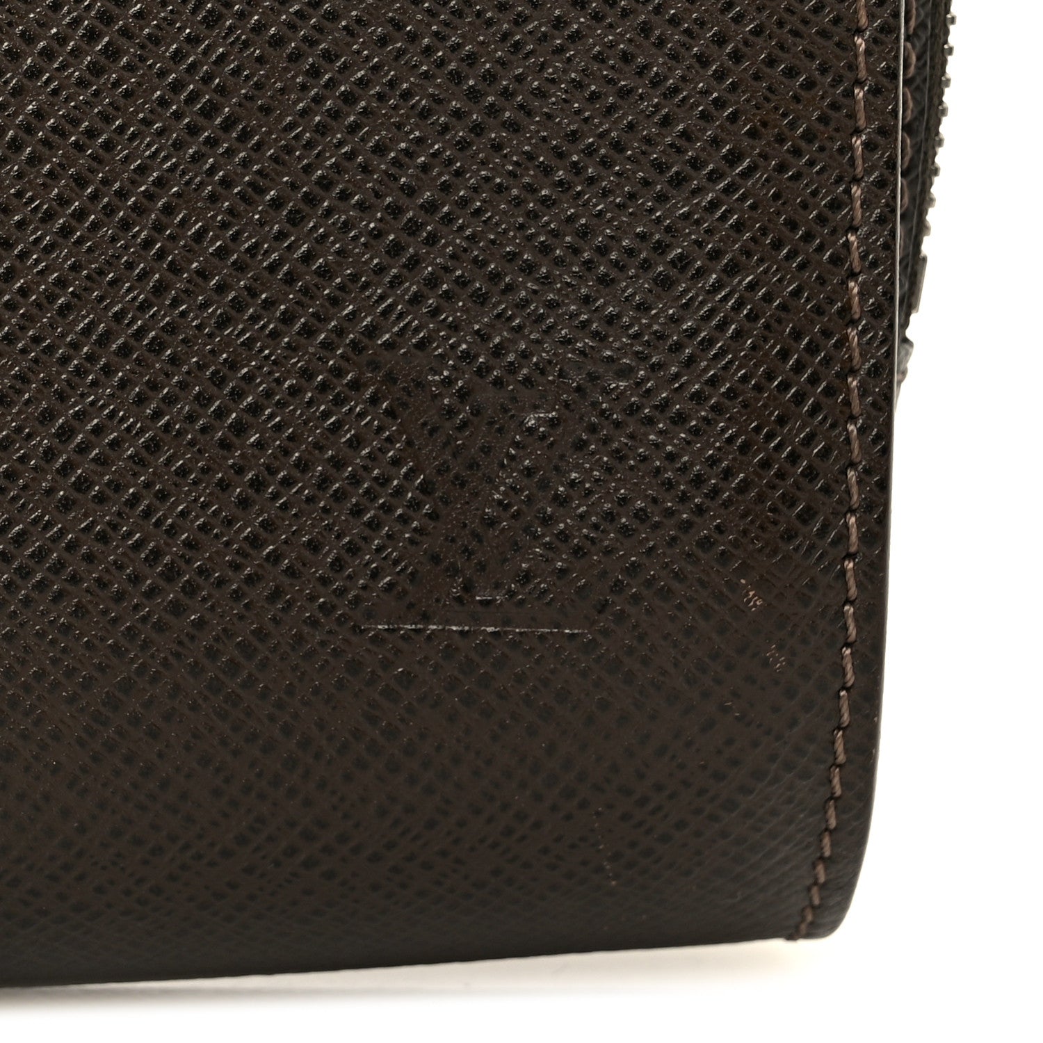 Louis Vuitton Taiga Baikal Pochette Grizzli 8 of 8