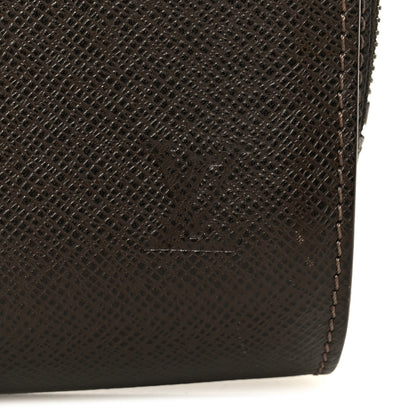 Louis Vuitton Taiga Baikal Pochette Grizzli 8 of 8