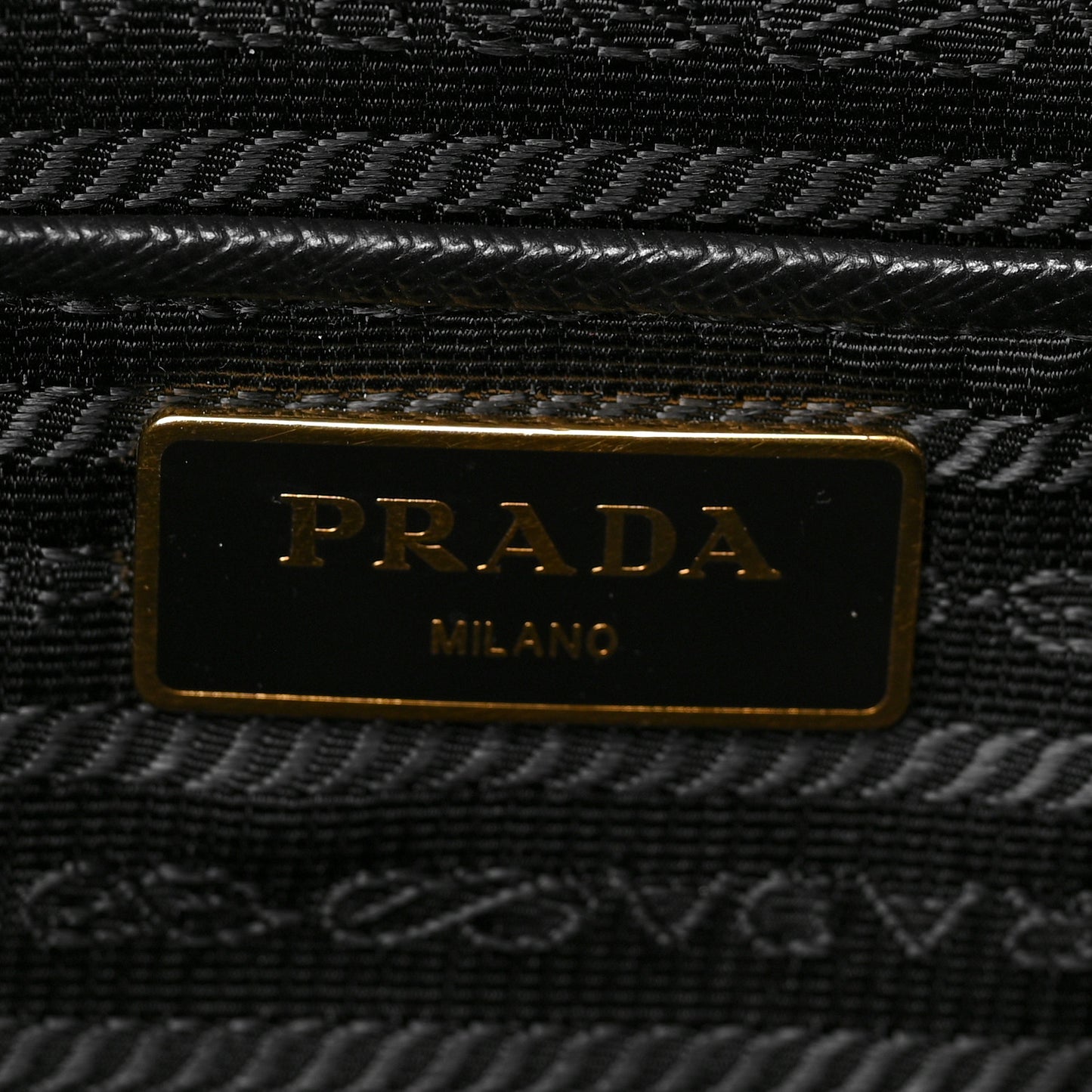 Saffiano Medium Galleria Double Zip Tote Black