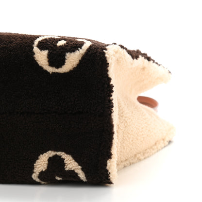 Louis Vuitton Shearling Monogram Giant Teddy Onthego GM Black White 10 of 10