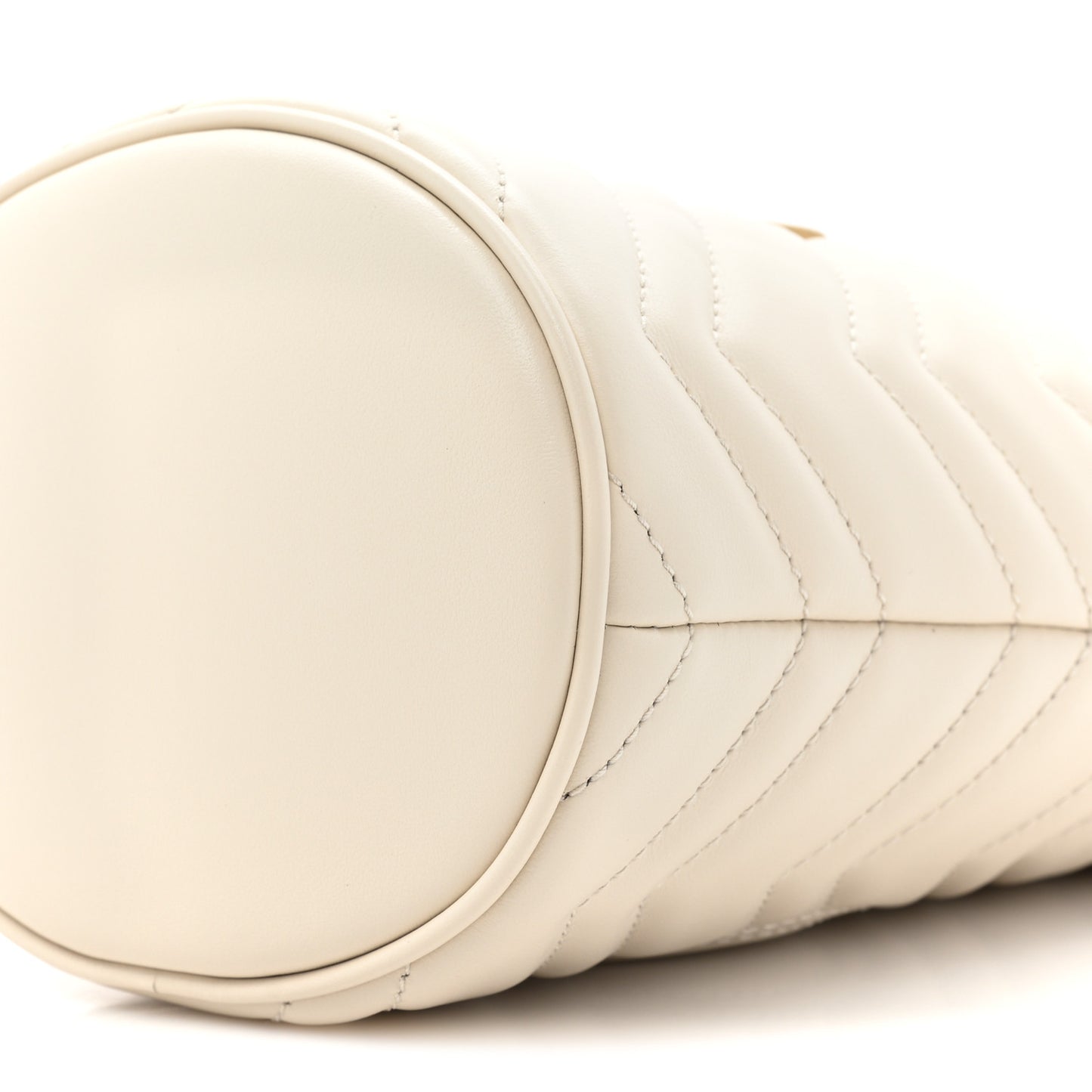 Calfskin Matelasse Mini GG Marmont 2.0 Bucket Bag White