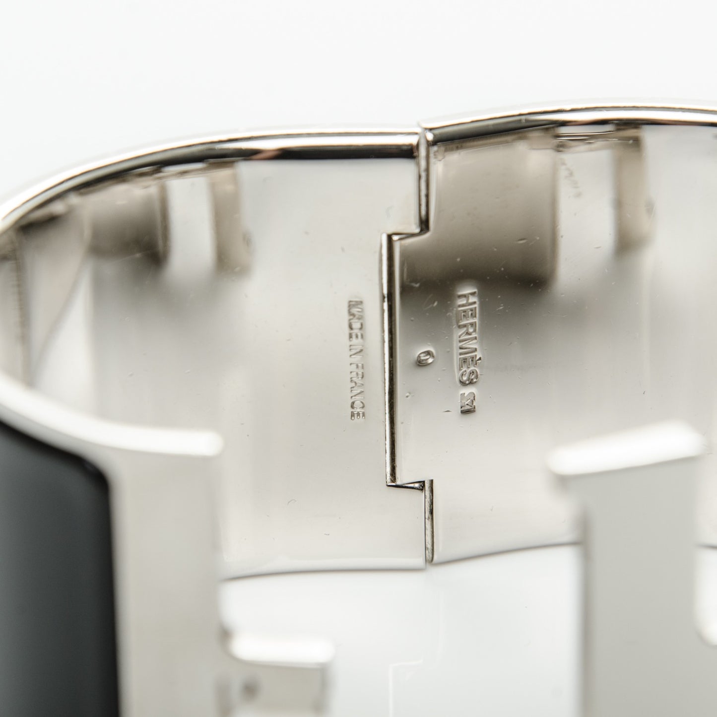Enamel Extra Wide Clic Clac H Bracelet PM Black