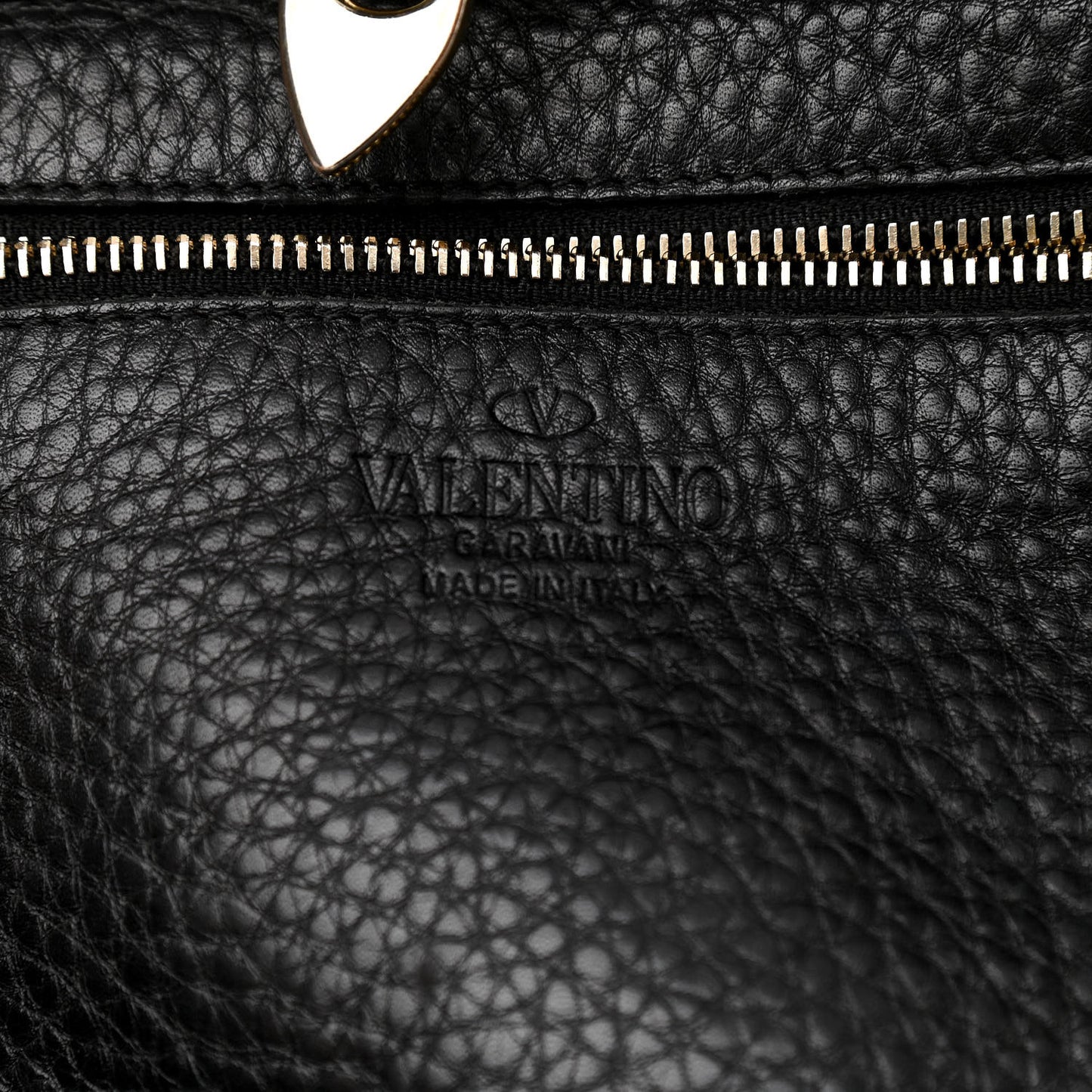 Pebbled Calfskin Medium Rockstud Tote Black