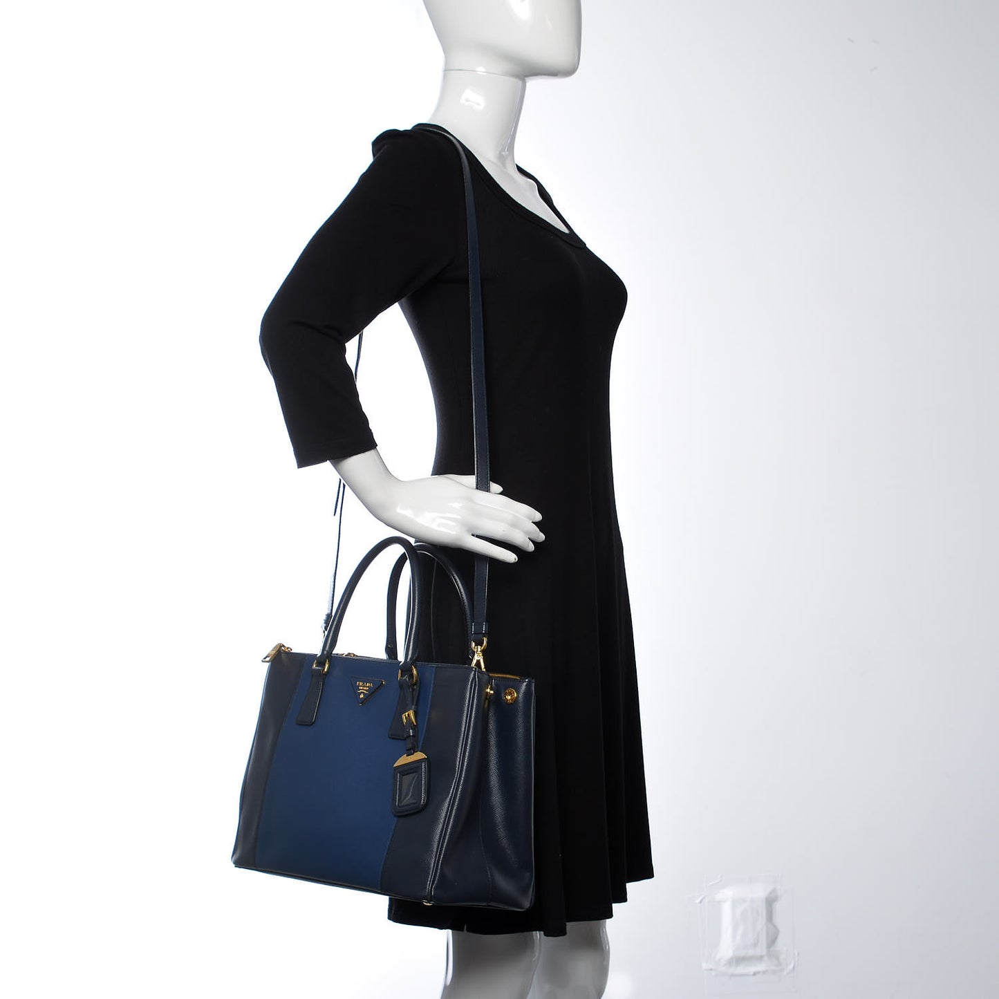 Saffiano Lux Colorblock Medium Galleria Double Zip Tote Baltico Bluette