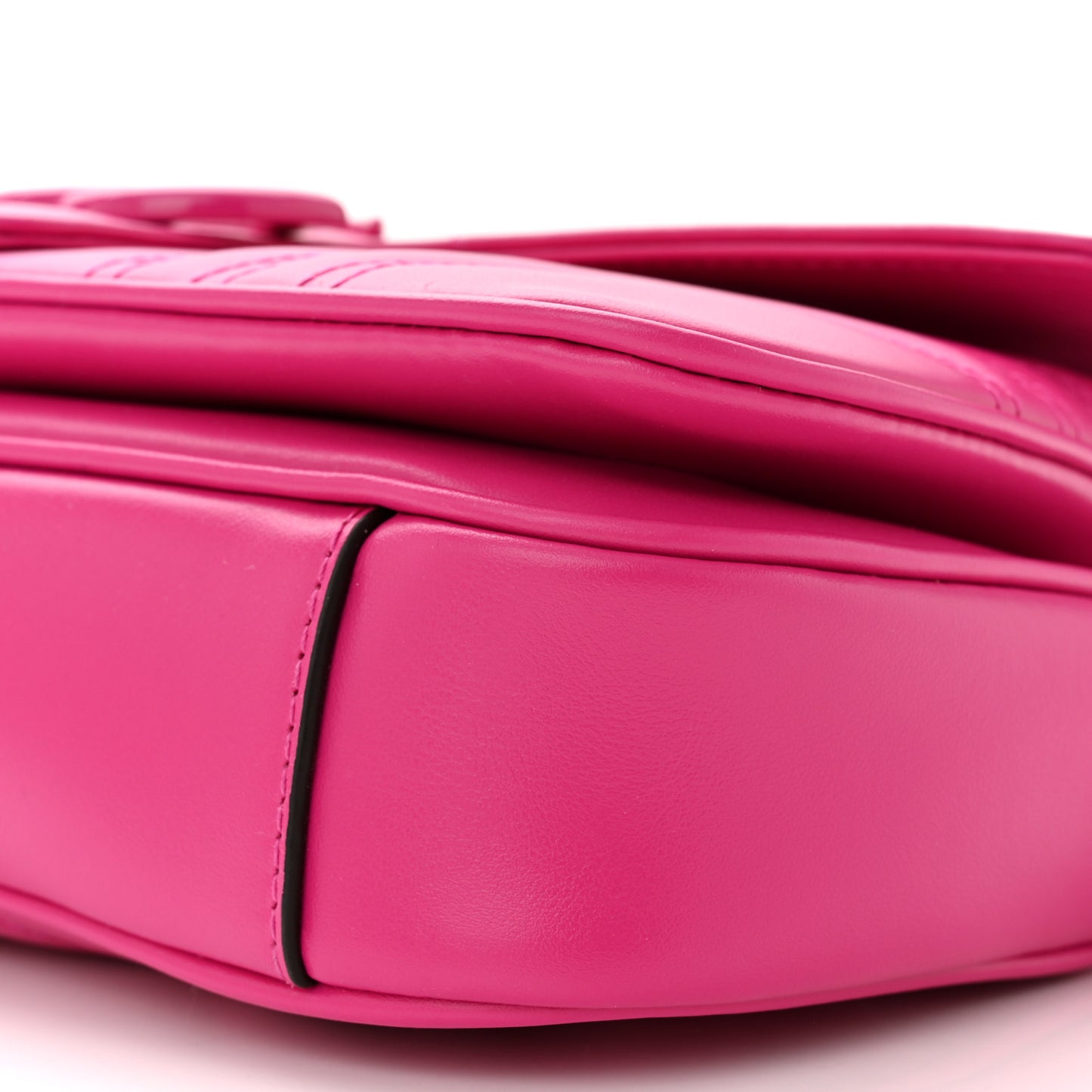 Calfskin Matelasse Monochrome GG Marmont Crossbody Shoulder Bag Classic Fuxia