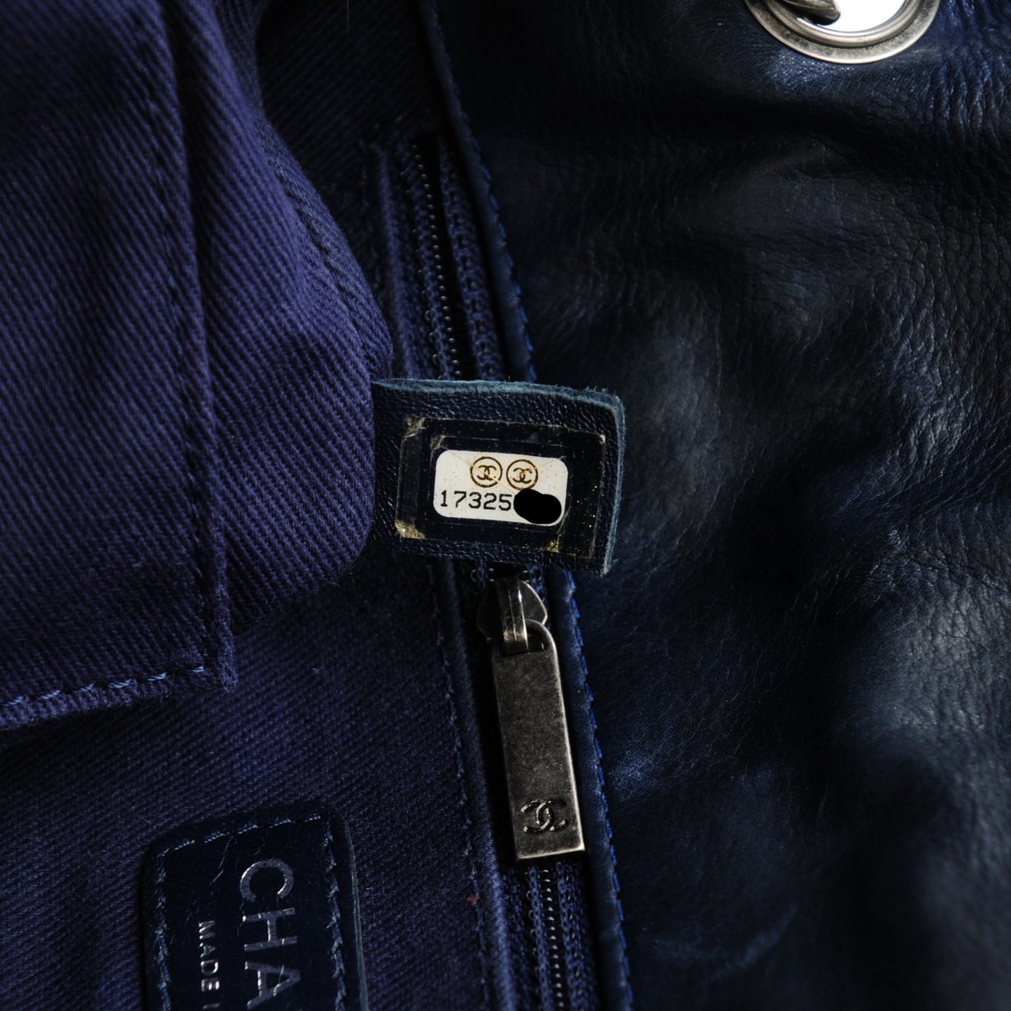 Iridescent Calfskin Quilted Large New Bubble Flap Navy