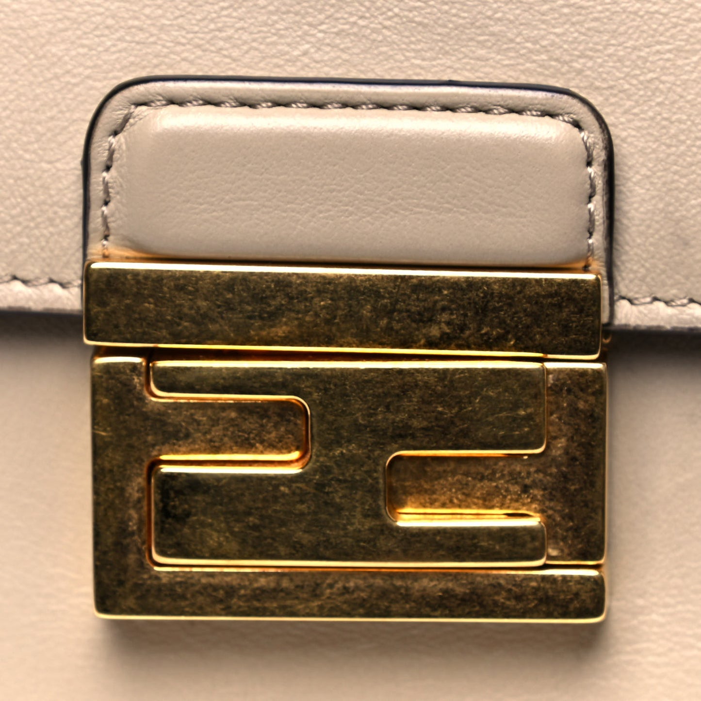 Vitello Grace Matte F is Fendi Kan U Shoulder Bag Nuvola