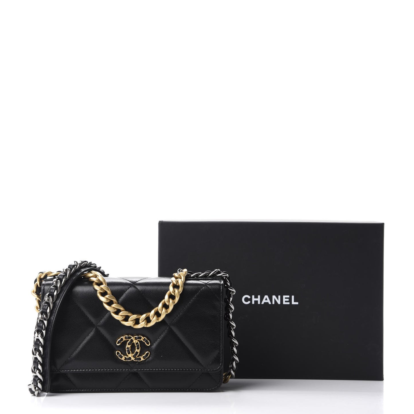Lambskin Quilted 19 Wallet On Chain WOC Black