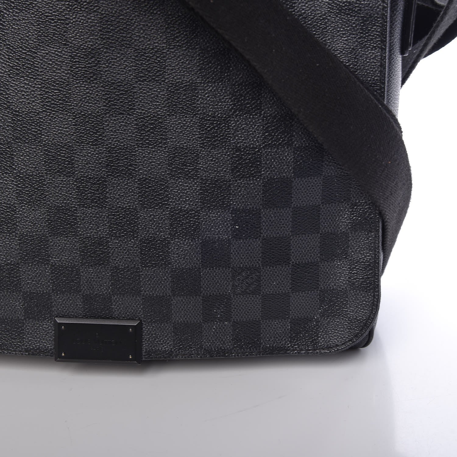 Louis Vuitton Damier Graphite District MM 7 of 7