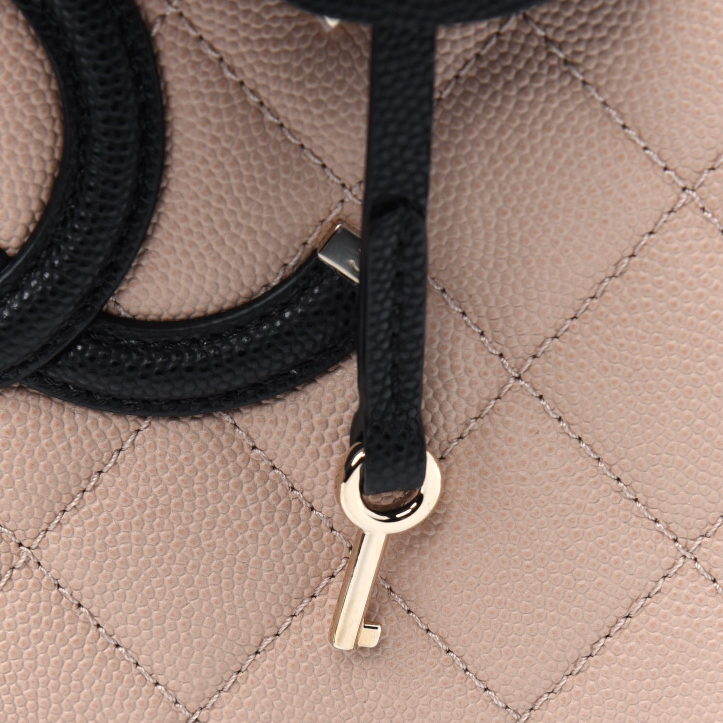 Caviar Quilted Medium CC Filigree Vanity Case Beige Black