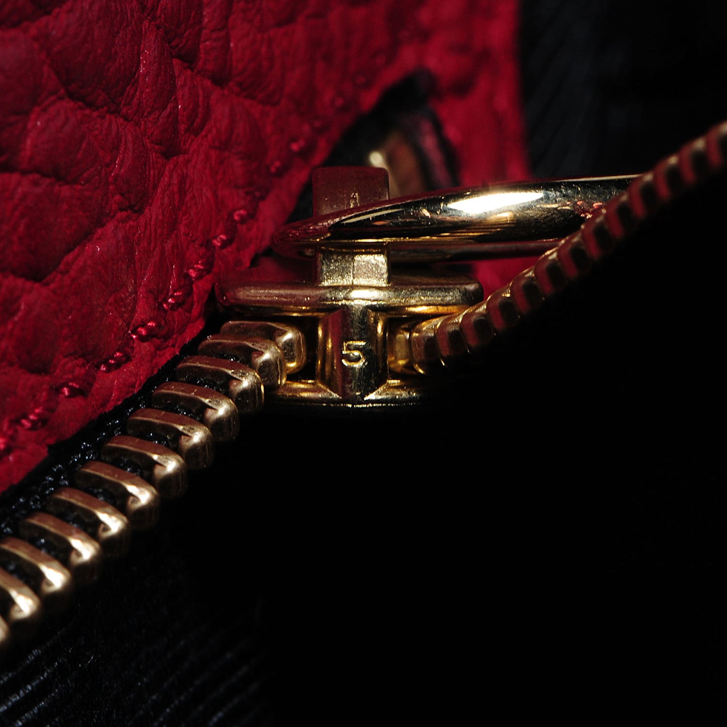 Heritage Grain Medium Woodbury Tote Military Red