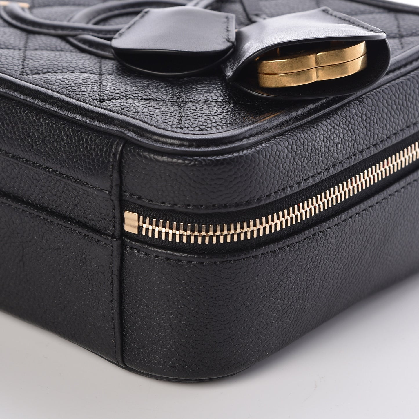 Caviar Quilted Medium CC Filigree Vanity Case Black