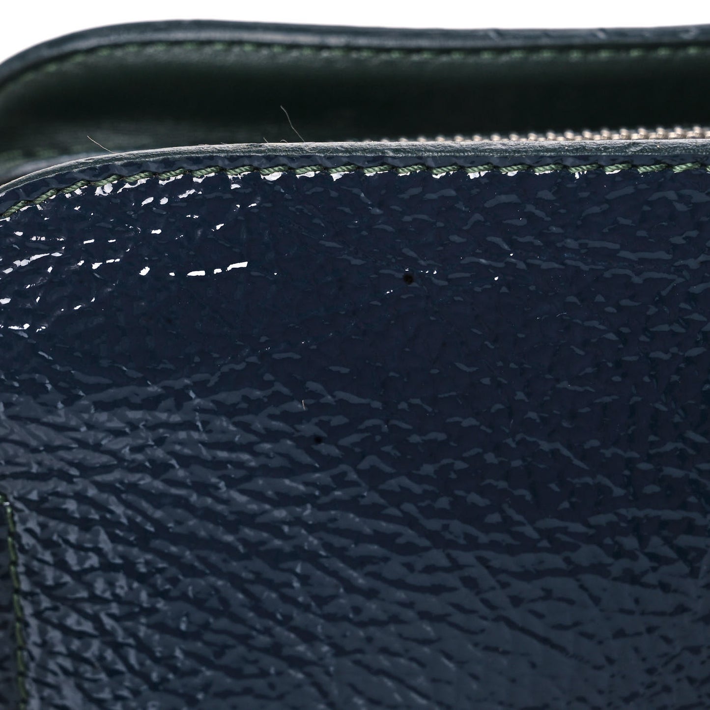 Vernis Deerskin Bonded Chain Pochette Marine