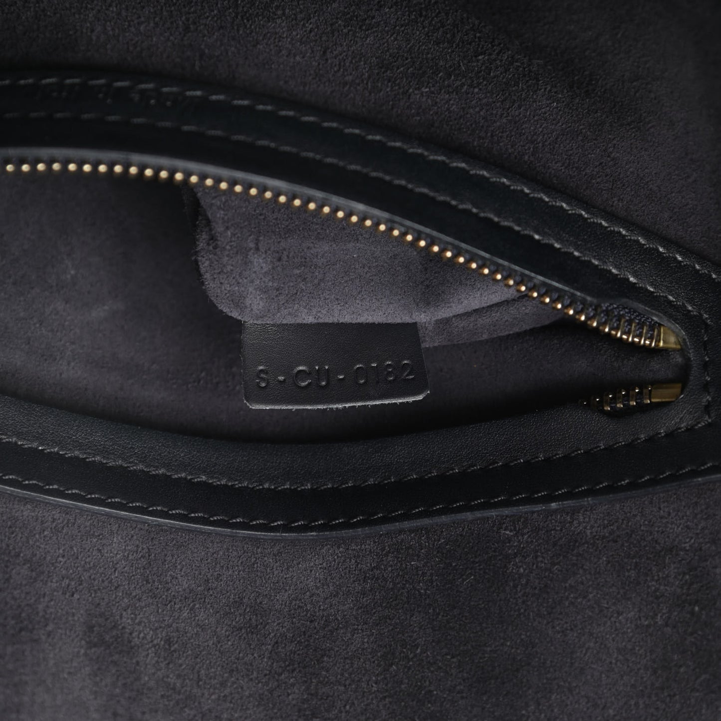 Smooth Calfskin Medium Phantom Luggage Black